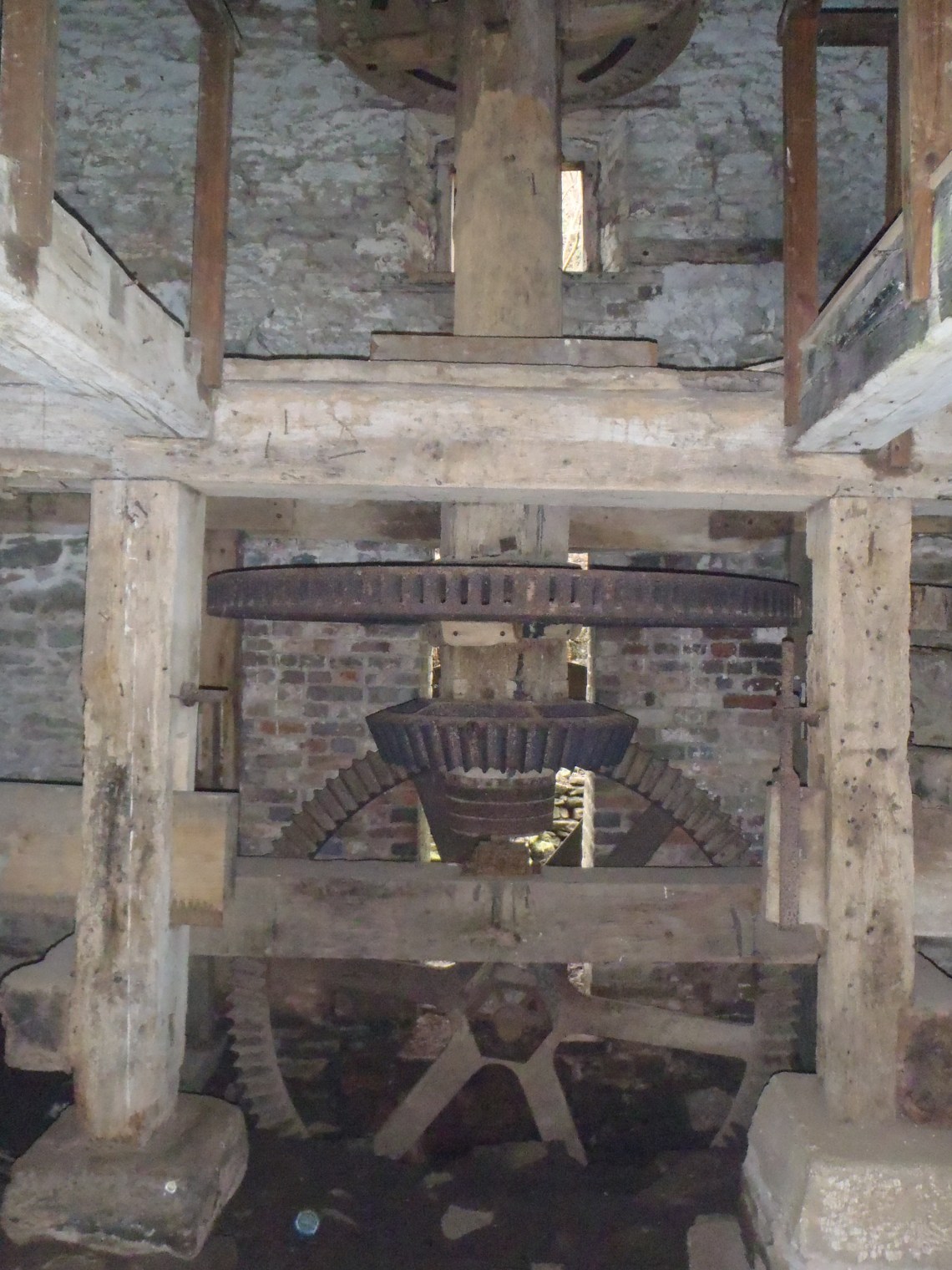Grinding mechanism inside the mill