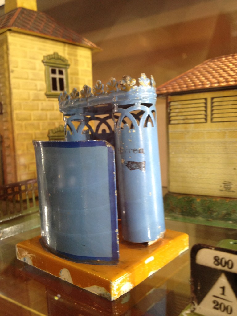 Maerklin station accessory